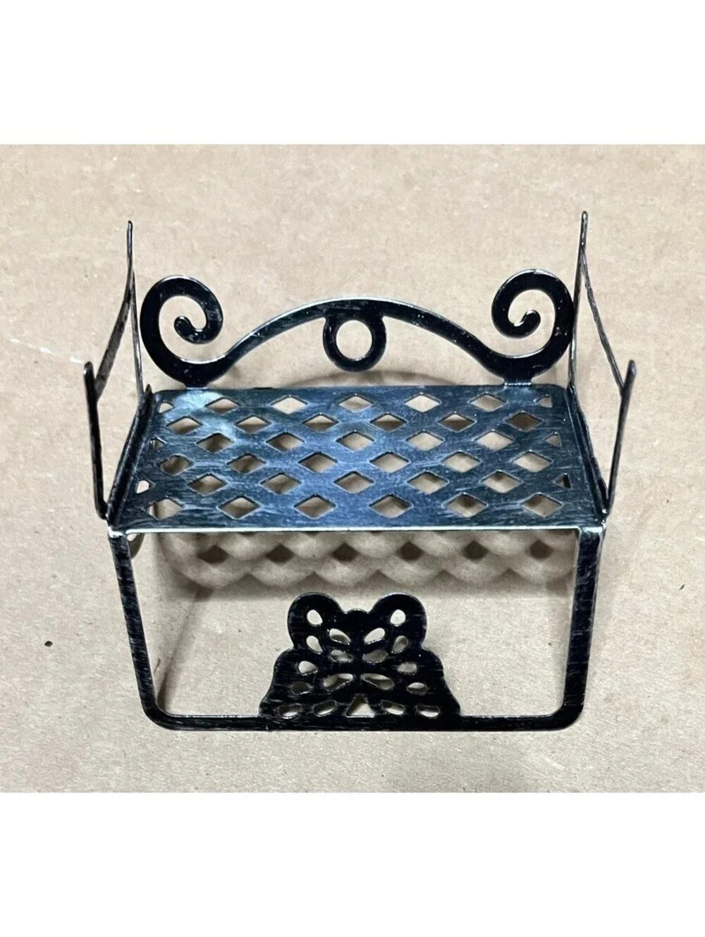 Miniture outside bench - Dollhouses, Book Nooks, dioramas